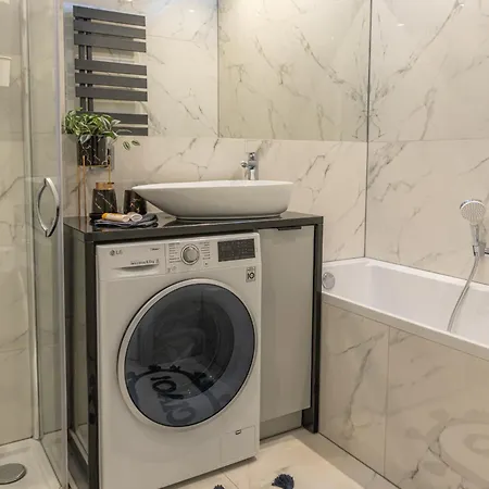 Waveside - With A Sea View Apartment